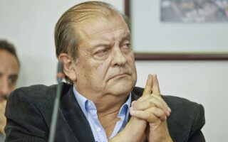 Cuando la política se vuelve espectáculo: una mirada crítica a la charlatanería de Francisco Vidal